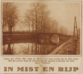873388 Gezicht op de Gooisebrug over de Leidsche Rijn te De Meern met links de Rijksstraatweg, in de mist.